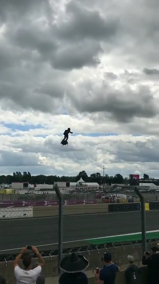 九游9游-世界空中飞人表演大赛，空中运动的视觉盛宴的简单介绍