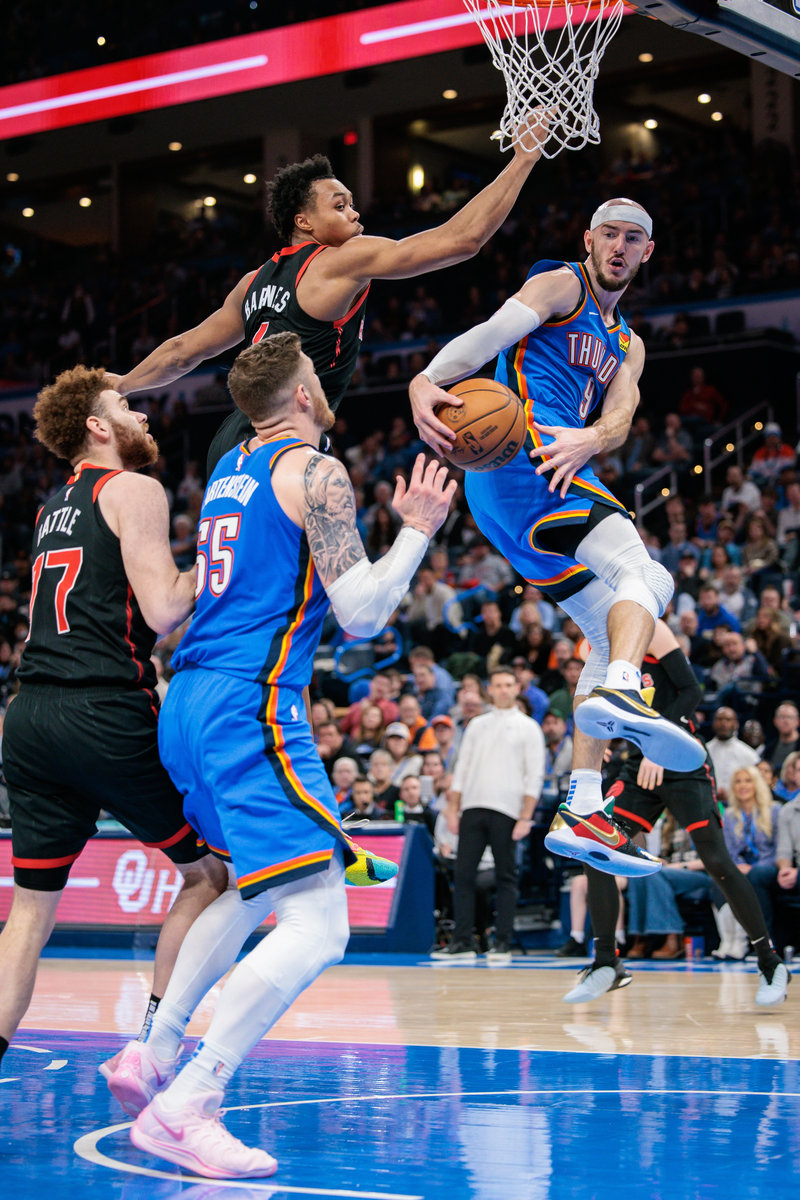 -关于篮下争夺激烈：北京队篮板抢到48个，攻守两端占优的信息