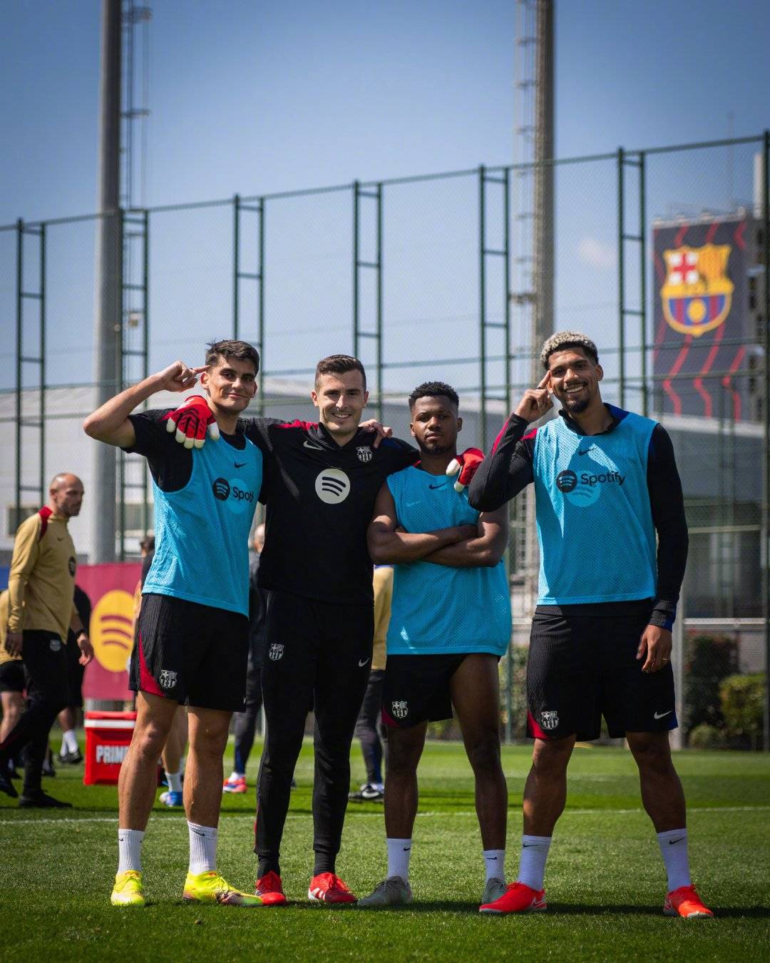 包含西甲赛事精彩纷呈,表现卓越的球员成为焦点的词条 包含西甲赛事精彩纷呈,表现卓越的球员成为焦点的词条