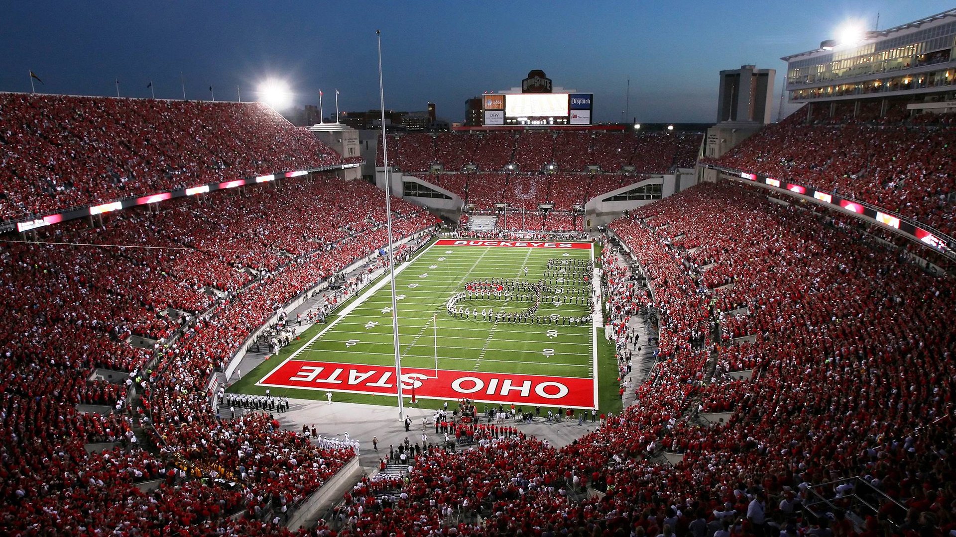 _城市灯光夜跑大会：在光影中奔跑生活_，灯光城市夜景